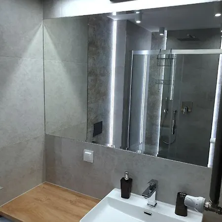 ,private Apartment, Aircondition, Garage, Hd Tv Pl & De, Wifi, Fully Equipped, Near Lägenhet *