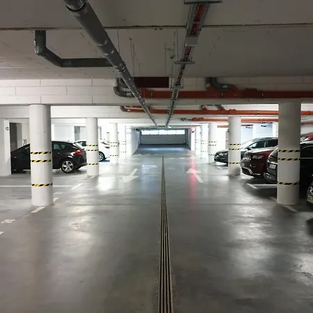 ,private Apartment, Aircondition, Garage, Hd Tv Pl & De, Wifi, Fully Equipped, Near 公寓 *